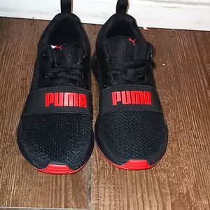 New PUMA black with red sneaker